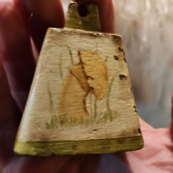 Vintage Hand-Painted Cast Iron Bell With Mushroom Design & Tassel - Picture 4 of 6